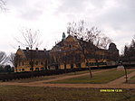 Kastély, kertben