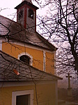 kápolna esőben