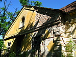 Kilátszik a bordája