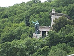messziről