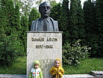 A gimnázium melett