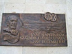 Az alapító emléktáblája