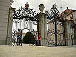 A kastélypark főkapuja
