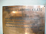 A kilátóban lévő emléktábla