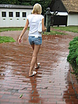 Angéla megy