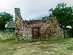 A templomrom közelről.