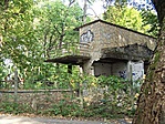 Romos épület a parkban