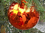 Bent a gömbben...