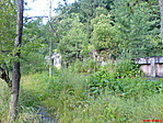 rombadölt itt minden