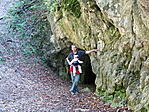 Barlang előtt