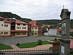 Az első stáció és a műv. ház