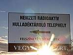 Sugárveszélyes még a tábla is!