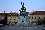Dobó szobor
