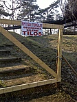 tiltás