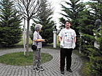 A szoborparkban Bajuszcicával