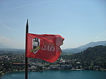 Bled a zászló mögött :)