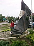 Áron az 56-os emlékműnél