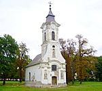 Barokk kápolna a kastélyparkban