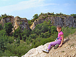 Petra magas falak előtt