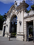 Kastélypark kapuja
