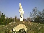 A múzeum meletti emlékmű