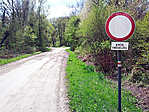 behajtani tilos tábla