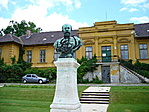 Alapító