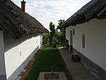 Házak közt