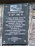 Emléktábla a táró falán
