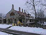 A főépület délről