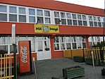 A mi gps-ünk makacsul ennek az épületnek a sarkára mutatott.