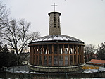 A közeli templom teteje