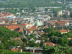 A Belváros az emlékműtől
