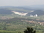 távolban elbontják a hegyet?