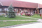 gyermeksereg népviseletben
