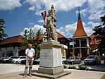 1. vh. emlékműve.