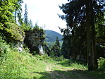 Barlang előtt