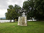 Tatai Diana lovasszobra.