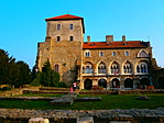 Vár