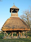 Harangláb kívülről