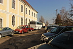 A rejtek távolabbról.