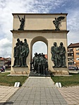 2016 05 12 Arad Román 48-as emlékmű a miénkkel szemben GCARAD