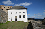 2017 04 24 Ólubló várkápolna előtte Raisz György Félix 1781-1861 és Apollónia sírja