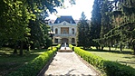A közeli Batthyány Kastély