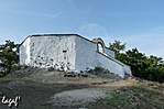 A kápolna elől