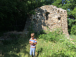 Kincskereső a romnál