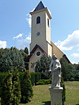 a Szent Család Templom parkja