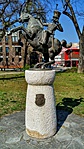 Háry szobra