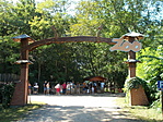 Bejárat a parkolóhoz
