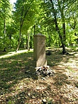 emlékmű balról